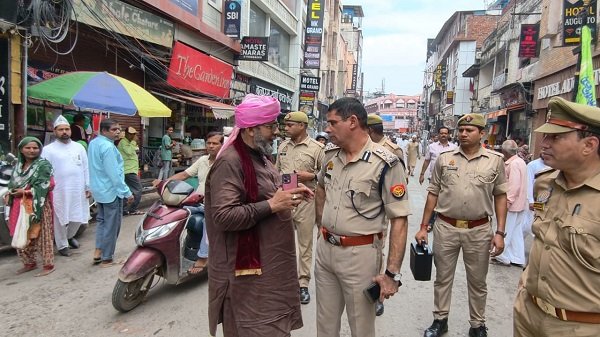 Amidst the vigilance of Additional Police Commissioner Shiva Hari Meena—an architect of peace and security—the chant of ‘Sarkar ki Aamad Marhaba’ resonated across Varanasi.