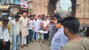 VHP-Bajrang Dal protest in Hathras; MP Pappu Yadav's effigy burnt; demand for action intensifies.