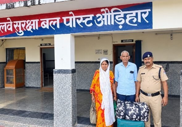 RPF's prompt action saves elderly woman and her ₹9.80 lakh life savings; reunited with family, she also received back her belongings worth lakhs.