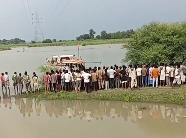 Major tragedy in Ayodhya's Saryu River: Grandfather and grandson drown in deep water while bathing a buffalo