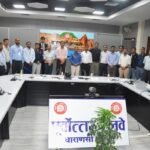 Recognition of vigilance and dedication to duty: 11 railway employees from the Varanasi Division honored.