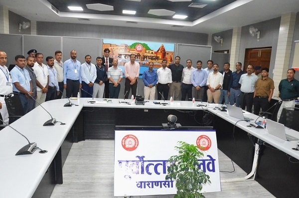 Recognition of vigilance and dedication to duty: 11 railway employees from the Varanasi Division honored.