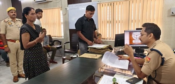 SP Akash Patel, who remains consistently active in resolving public grievances, listened to the issues raised by complainants during the public hearing.