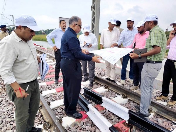Successful speed trial of the Gorakhpur Cantt–Unaula double-track rail section; Commissioner of Railway Safety inspects preparations