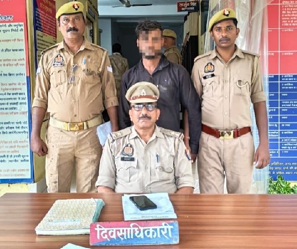 Cunning thief who fled after stealing tires from five trucks nabbed by Chakiya police near the canal.