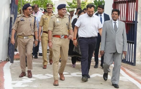 District Judge, DM, and SP Conduct Surprise Inspection of District Jail