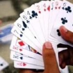 Open gambling behind the police outpost or the mysterious silence of those responsible? Questions are being raised in Chetganj—what kind of alliance is being honored here?