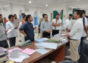 DM Chandra Mohan Garg visits District Hospital at 10 PM; seeks feedback from patients on facilities