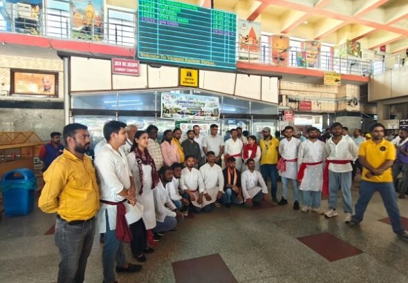 Cleanliness message spread through street plays; passengers and railway staff sensitized