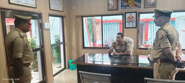 SP makes surprise visit to police station; reviews everything from operational arrangements to public grievance hearings; issues strict directives to Balua police.