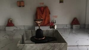 Theft at Mahakaleshwar Mahadev Temple; thieves flee with brass vessels