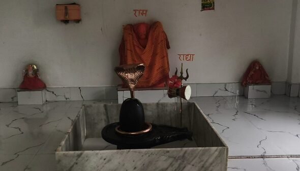Theft at Mahakaleshwar Mahadev Temple; thieves flee with brass vessels
