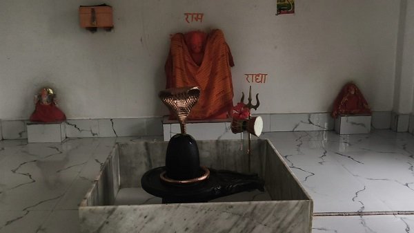 Theft at Mahakaleshwar Mahadev Temple; thieves flee with brass vessels