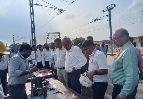 General Manager Uday Borwankar Inspects Aunrihar Train Set Depot