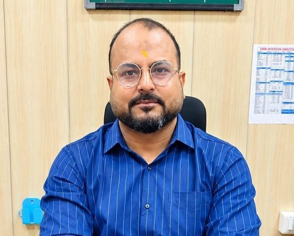 Experienced and efficient Public Relations Officer Mahesh Gupta takes charge of Varanasi Division