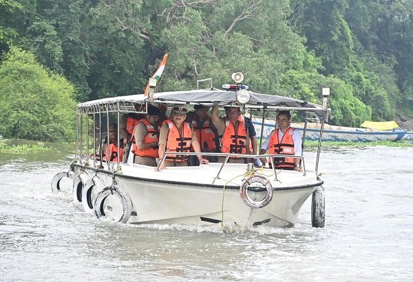 Commissioner and DM take charge amidst floods; assess ground reality via motorboat.