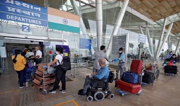 Major tax evasion racket exposed at Lucknow Airport; iPhones and MacBooks worth ₹40 lakh seized