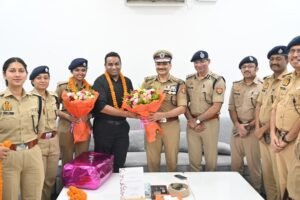 Grand farewell ceremony for IPS officers in the Varanasi Commissionerate.