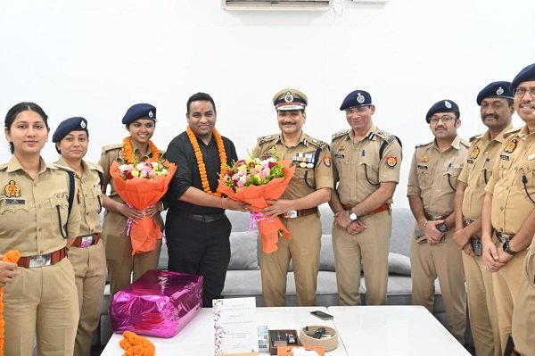 Grand farewell ceremony for IPS officers in the Varanasi Commissionerate.