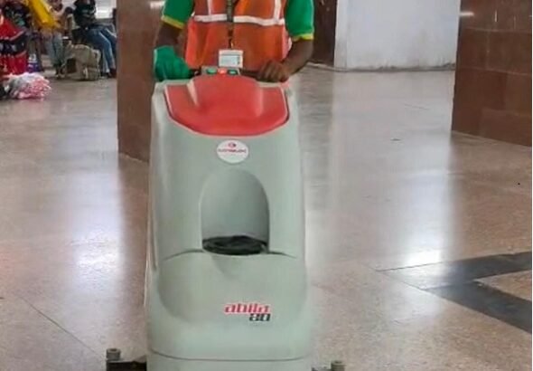 Cleanliness systems at Varanasi Division stations are being made effective through the use of modern machines and equipment.