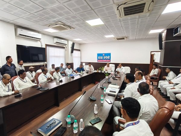 Safety seminar held at Varanasi Junction; emphasis placed on avoiding negligence during shunting operations.