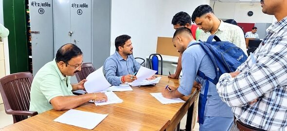 Mega Grievance Redressal Camp Organized in Varanasi Division Under the ‘Samvad se Samadhan’ Initiative