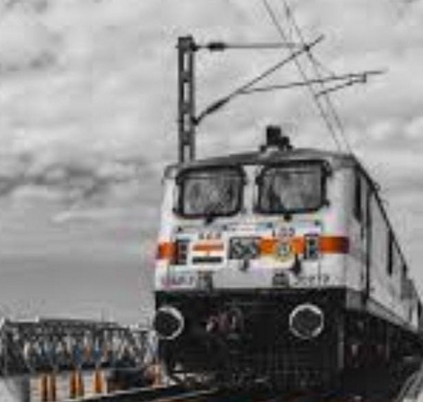 Direct rail service to Delhi now available from Narayanpur station; a superfast special train to run three days a week—bringing major relief to passengers traveling from Banaras to Sonbhadra.