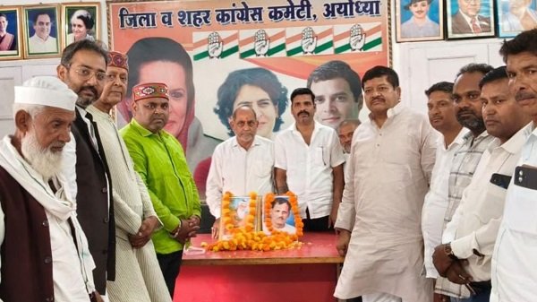 Congress members pay floral tributes and hold a discussion on the birth anniversaries of Maharishi Valmiki and Ganesh Shankar Vidyarthi