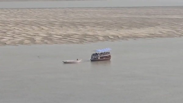 Boats operating on the Ganga despite a ban; questions raised regarding security arrangements for the air show