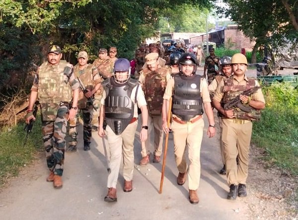 Chandauli police fan out into forests and hills; intensive search and public outreach conducted in Majhgawa and Jai Mohani.