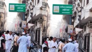 Major fire breaks out in a three-storey building in Godowlia, Varanasi; flames spread to a jewellery showroom and a hotel