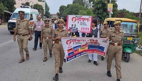 'Mission Shakti Phase 6.0' campaign intensifies during Sharadiya Navratri; Gomti Zone's Anti-Romeo squads raise awareness among women and girls regarding safety and self-reliance.
