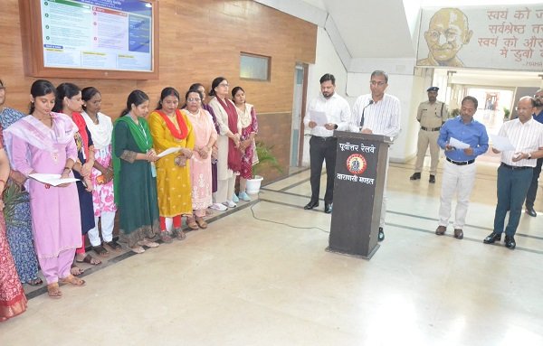 Vigilance Awareness Week begins on North Eastern Railway; DRM Ashish Jain administers the integrity pledge to railway personnel.