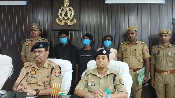 Robbery case solved; three cunning criminals nabbed; auto-rickshaw recovered along with mobile phones and cash