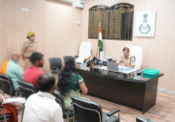 Ghazipur SP holds public grievance hearing; issues directives for prompt and quality resolution of complainants' issues