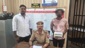 Kotwali Police arrested an accused in possession of two stolen Android mobile phones; the value of the devices is estimated at 35,000 rupees.