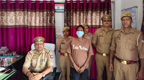 Woman wanted in a human trafficking case arrested in Rohania! Apprehended by police near Tengda Mor; she is reportedly named in four separate criminal cases.