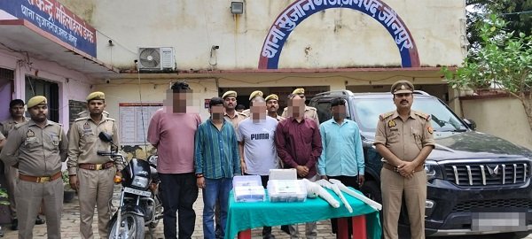 Kingpin of an inter-state arms smuggling gang falls into the net of Jaunpur Police; five arrested, including four accomplices.