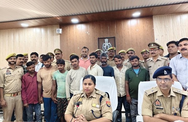 Interstate 'Kharwar' gang busted in Mirzapur; eight arrested, jewelry worth ₹65 lakh recovered.