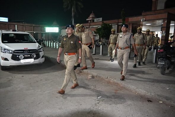 Major night-time operation by police in Ballia; SP Dr. Eeraj Raja takes personal command