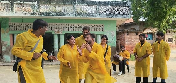 Message of public welfare schemes reaches the masses through street plays.