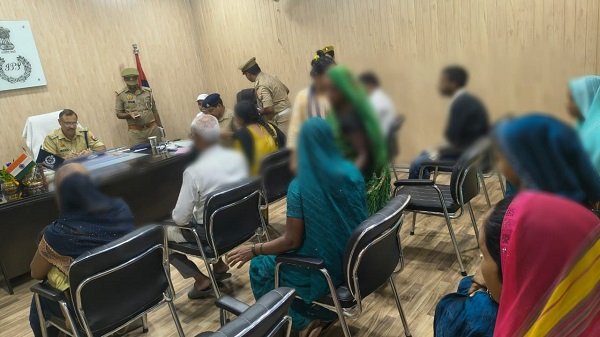 In Ghazipur, the Superintendent of Police (SP) listened to the grievances of complainants and issued instructions for their prompt and quality resolution.
