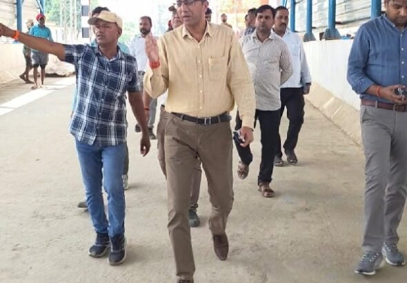 DRM Ashish Jain visits to review Chhath Puja preparations; inspects the Chhath Ghat under construction and the low-height subway; directs officials to complete the work within the stipulated timeframe.
