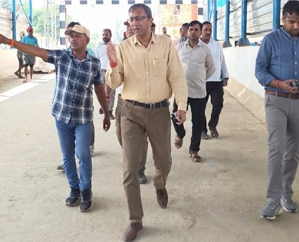 DRM Ashish Jain visits to review Chhath Puja preparations; inspects the Chhath Ghat under construction and the low-height subway; directs officials to complete the work within the stipulated timeframe.