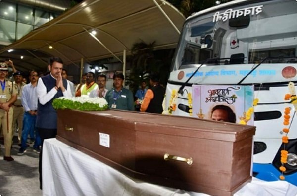 Nana Patekar's last rites performed with full state honors in a field in Donje village
