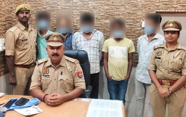A gambling game was underway in an alley in Matakund; Sigra police conducted a raid and apprehended five suspects.
