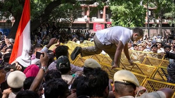 Opposition’s ‘Save Democracy’ march in Delhi; Rahul Gandhi climbs barricades; demand for CEC’s resignation