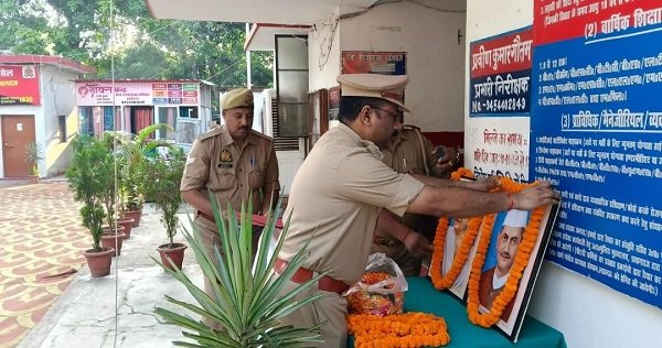 Pledge of integrity resonates at Sarai Inayat police station on Gandhi-Shastri Jayanti; police personnel vow to uphold national unity and integrity