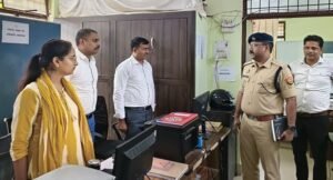 Surprise inspection of the Cyber ​​Cell; instructions issued to prioritize assistance for victims of cybercrime.