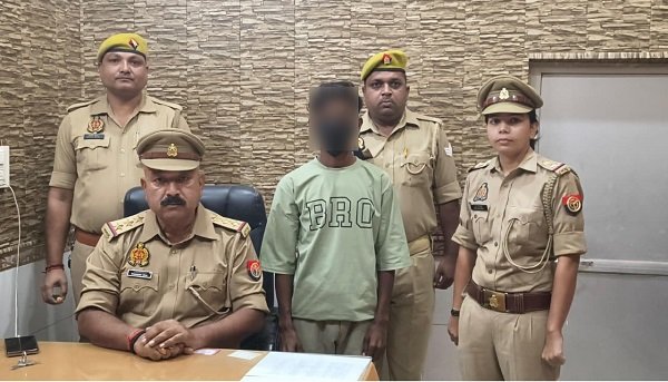 Major success for Sigra Police! Three accused arrested in an ₹82 lakh gold coin embezzlement case; over ₹1 lakh in cash recovered.